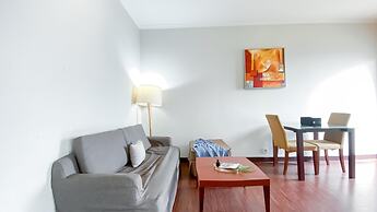 1BR Queen Bed at Ancol Marina Apartment near Dufan