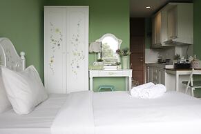 Stylish & Comfortable Studio at Beverly Dago Apartment