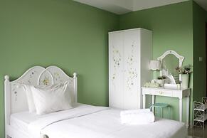 Stylish & Comfortable Studio at Beverly Dago Apartment