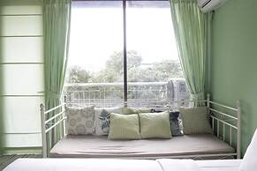 Stylish & Comfortable Studio at Beverly Dago Apartment