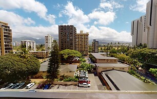 Waikiki Banyan High Level Condo with Private Lanai by Koko Resort Vaca