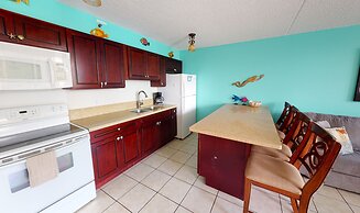 Waikiki Banyan High Level Condo with Private Lanai by Koko Resort Vaca