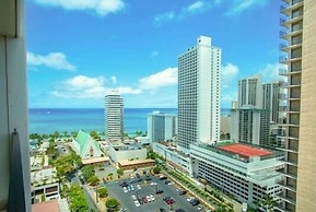 Waikiki Banyan High Level Condo with Private Lanai by Koko Resort Vaca