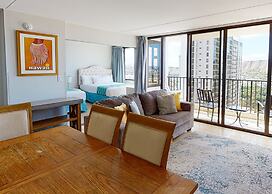 Waikiki Banyan High Level Condo with Private Lanai by Koko Resort Vaca