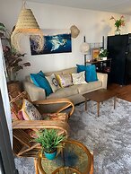 Waikiki Banyan High Level Condo with Private Lanai by Koko Resort Vaca