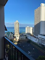 Waikiki Banyan High Level Condo with Private Lanai by Koko Resort Vaca