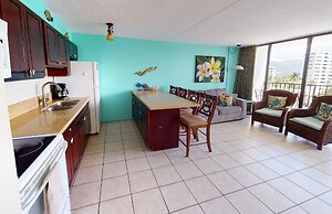 Waikiki Banyan High Level Condo with Private Lanai by Koko Resort Vaca