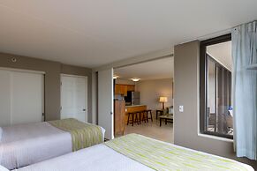 Waikiki Banyan High Level Condo with Private Lanai by Koko Resort Vaca