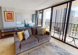Waikiki Banyan High Level Condo with Private Lanai by Koko Resort Vaca