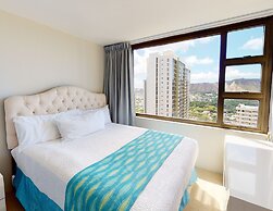 Waikiki Banyan High Level Condo with Private Lanai by Koko Resort Vaca