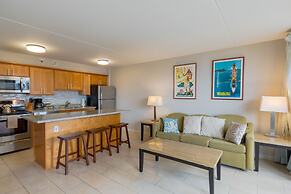 Waikiki Banyan High Level Condo with Private Lanai by Koko Resort Vaca