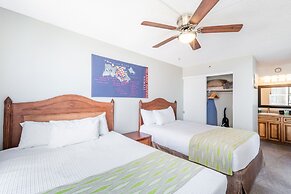 Waikiki Banyan High Level Condo with Private Lanai by Koko Resort Vaca