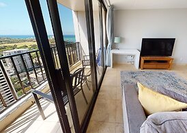 Waikiki Banyan High Level Condo with Private Lanai by Koko Resort Vaca