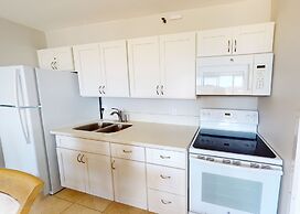 Waikiki Banyan High Level Condo with Private Lanai by Koko Resort Vaca