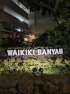 Waikiki Banyan High Level Condo with Private Lanai by Koko Resort Vaca