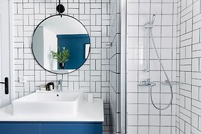 Iconic 1BR Apartment in Koukaki