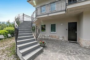 Bellevue Modern Apartment 9