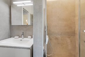 Bellevue Modern Apartment 9