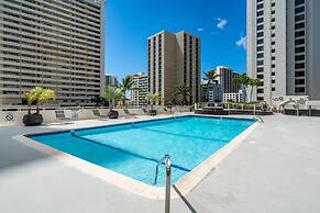 Light & Airy Waikiki Condo with Private Lanai and FREE Parking! by Kok