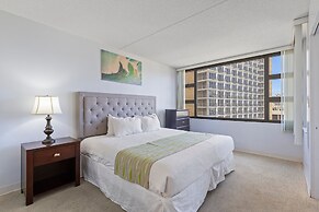 Deluxe Ocean and City View Waikiki Banyan Condo, Free Parking & Wi-Fi 