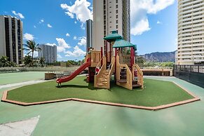 Deluxe Ocean and City View Waikiki Banyan Condo, Free Parking & Wi-Fi 