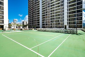 Deluxe Ocean and City View Waikiki Banyan Condo, Free Parking & Wi-Fi 