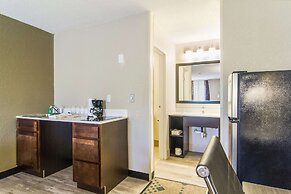 Suburban Studios Hotel Kingsland Near I-95