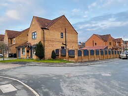 4-bed House With Private Garden in Barnsley!