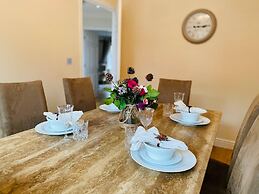 4-bed House With Private Garden in Barnsley!