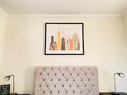 4-bed House With Private Garden in Barnsley!