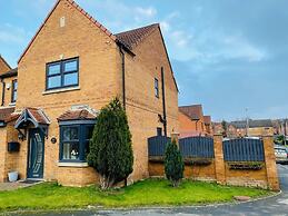 4-bed House With Private Garden in Barnsley!