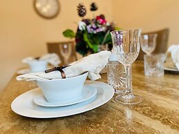 4-bed House With Private Garden in Barnsley!