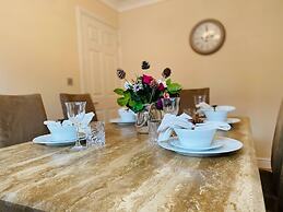 4-bed House With Private Garden in Barnsley!