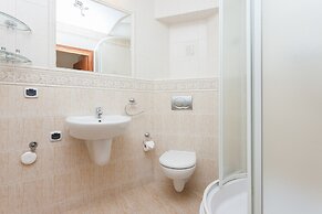 Apartments Handwit by Renters