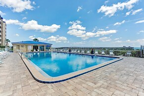 Oceanfront Condo with Oceanside Pool and Private Fishing Pier Access b