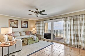 Oceanfront Condo with Oceanside Pool and Private Fishing Pier Access b