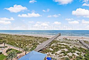 Oceanfront Condo with Oceanside Pool and Private Fishing Pier Access b