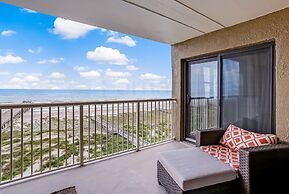 Oceanfront Condo with Oceanside Pool and Private Fishing Pier Access b