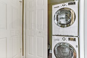 Oceanfront Condo with Oceanside Pool and Private Fishing Pier Access b