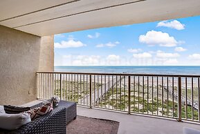 Oceanfront Condo with Oceanside Pool and Private Fishing Pier Access b