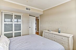 Oceanfront Condo with Oceanside Pool and Private Fishing Pier Access b