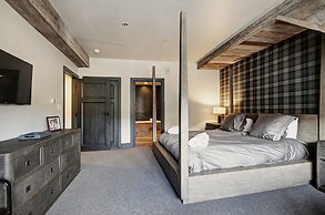 Stunning 4 Bedroom Condo Snowcloud Base Of Bachelor Gulch Condo by Red