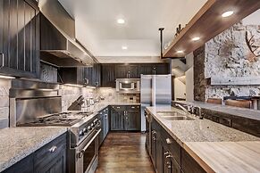 Stunning 4 Bedroom Condo Snowcloud Base Of Bachelor Gulch Condo by Red