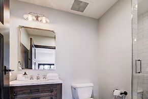 Stunning 4 Bedroom Condo Snowcloud Base Of Bachelor Gulch Condo by Red