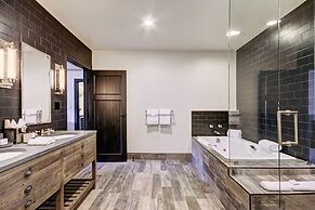 Stunning 4 Bedroom Condo Snowcloud Base Of Bachelor Gulch Condo by Red