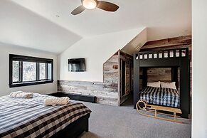 Stunning 4 Bedroom Condo Snowcloud Base Of Bachelor Gulch Condo by Red
