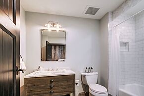 Stunning 4 Bedroom Condo Snowcloud Base Of Bachelor Gulch Condo by Red