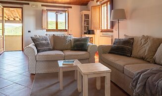 Relaxing Hillside Family Accommodation With Pool