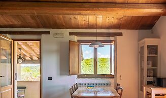 Relaxing Hillside Family Accommodation With Pool