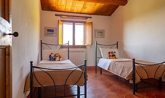 Relaxing Hillside Family Accommodation With Pool